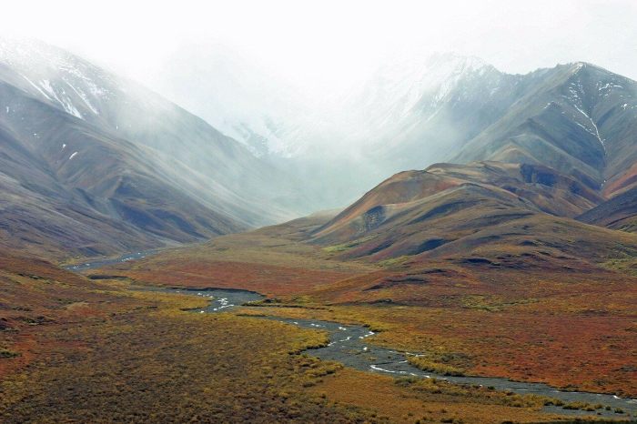 Tundra nature valley mountains big national park clark lake red preserve orange lacl extends near west